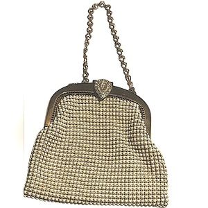 RARE FIND CIRC 1930s WHITING & DAVIS MINI BAG IN WHT PEARL MESH VERY GOOD COND